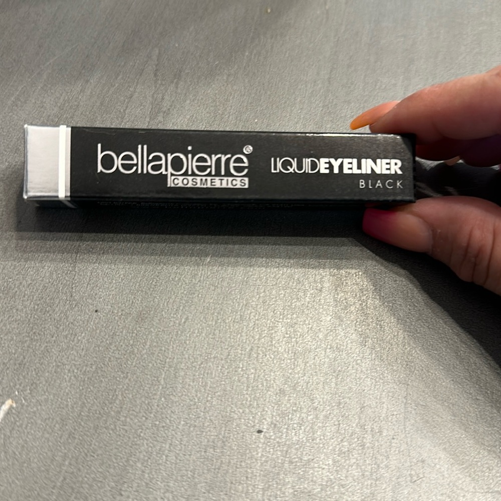 NEW - LIQUID EYELINER
